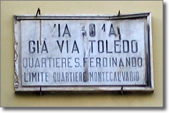 Antica targa via Roma a Napoli