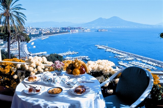 Guida per una vacanza romantica a Napoli