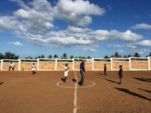 OWA Mozambico gioca con la maglia del Napoli